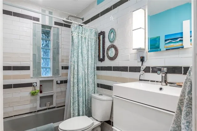 $300,000 | 6720 Hadley Lane, Overland Park, KS 66204