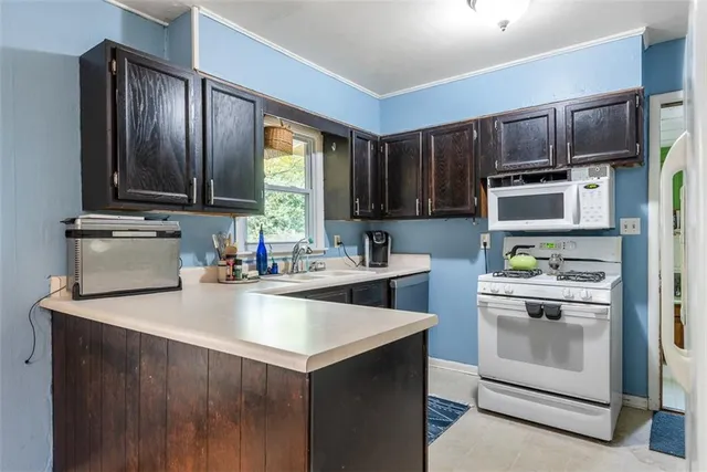 $300,000 | 6720 Hadley Lane, Overland Park, KS 66204