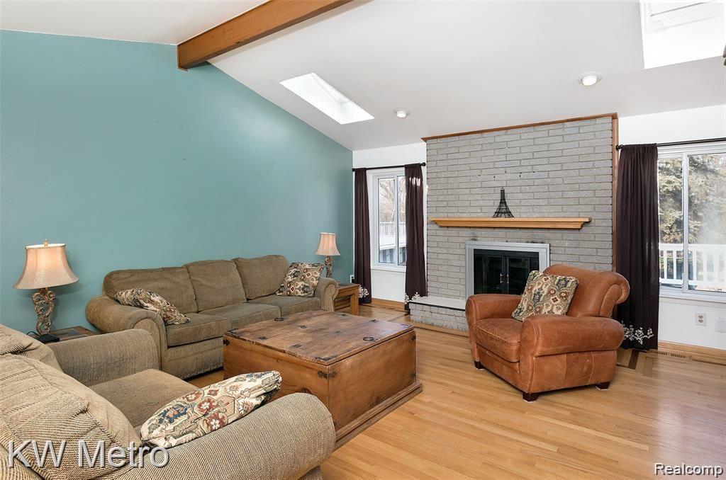 1047 Milverton Road Troy, MI 48083 - Photo 3 of 38 Large family room