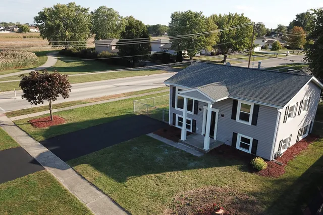 a view of a house with a yard