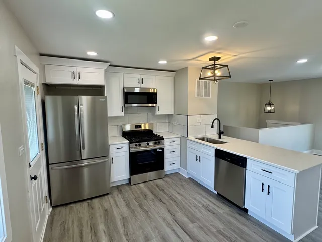 $359,900 | 16701 Highview Avenue, Orland Hills, IL 60487