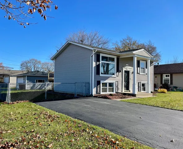 a view of utility room