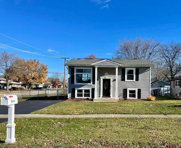 $359,900 | 16701 Highview Avenue, Orland Hills, IL 60487