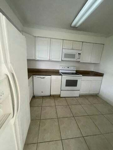 3104 Poolside Drive Greenacres, FL 33463 - Photo 2 of 10 kitchen
