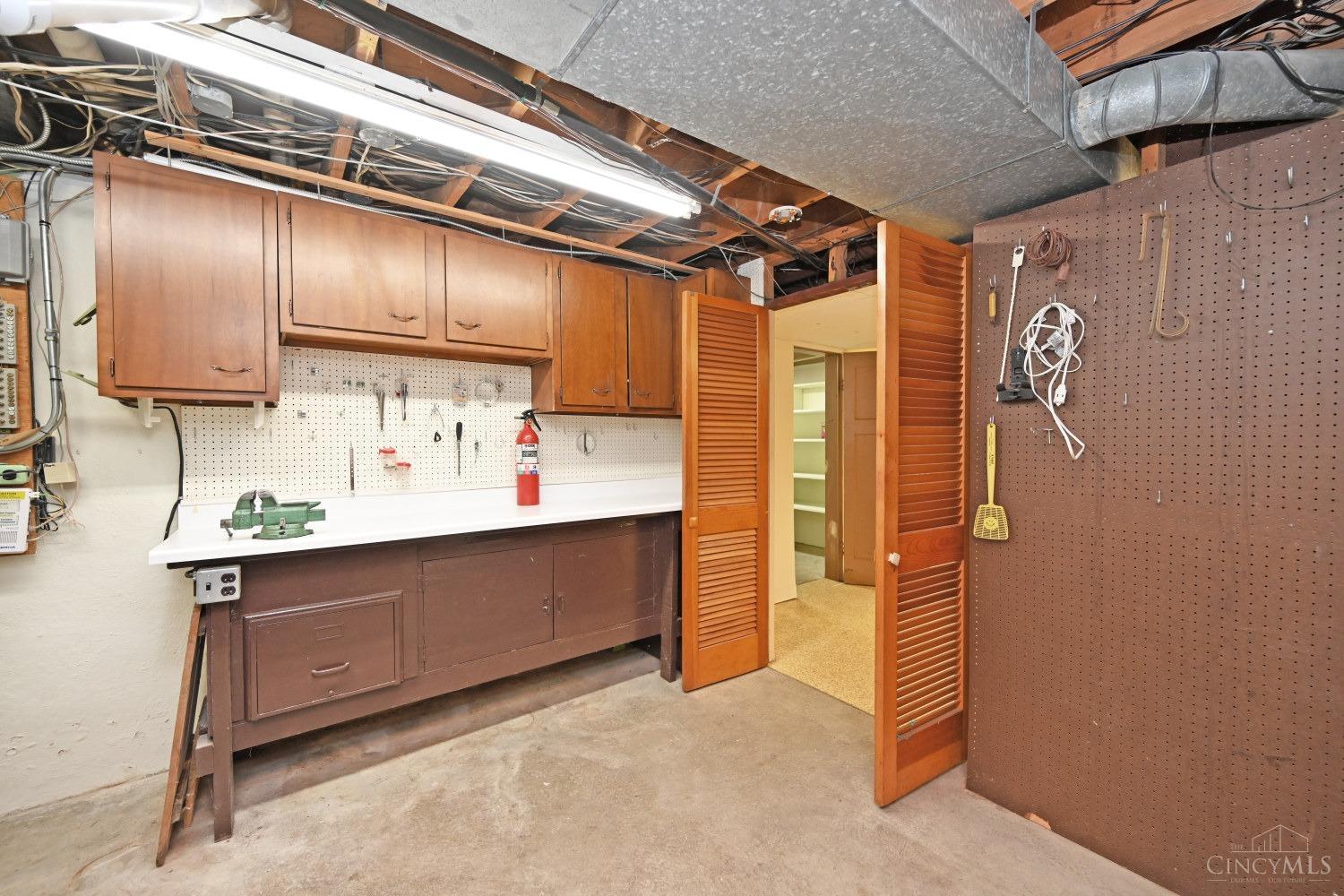10079 Corbett Road Cincinnati, OH 45231 - Photo 36 of 46