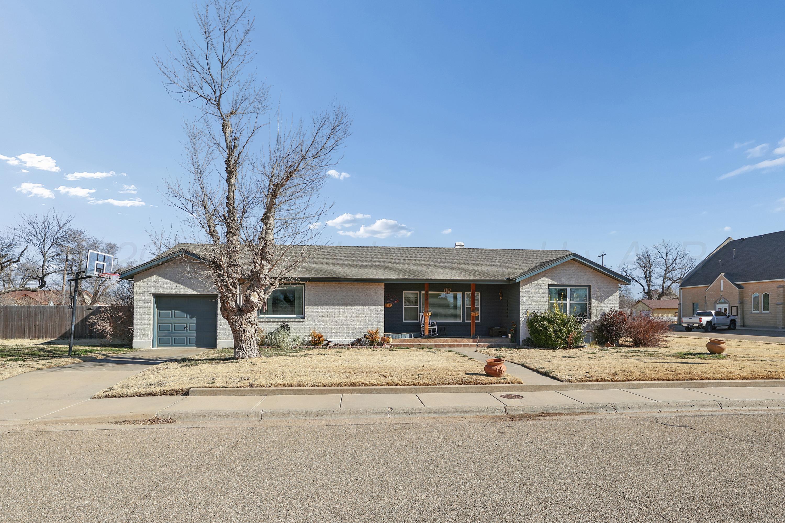 602 North Main Street Stratford, TX 79084 - Photo 1 of 44 1-Front