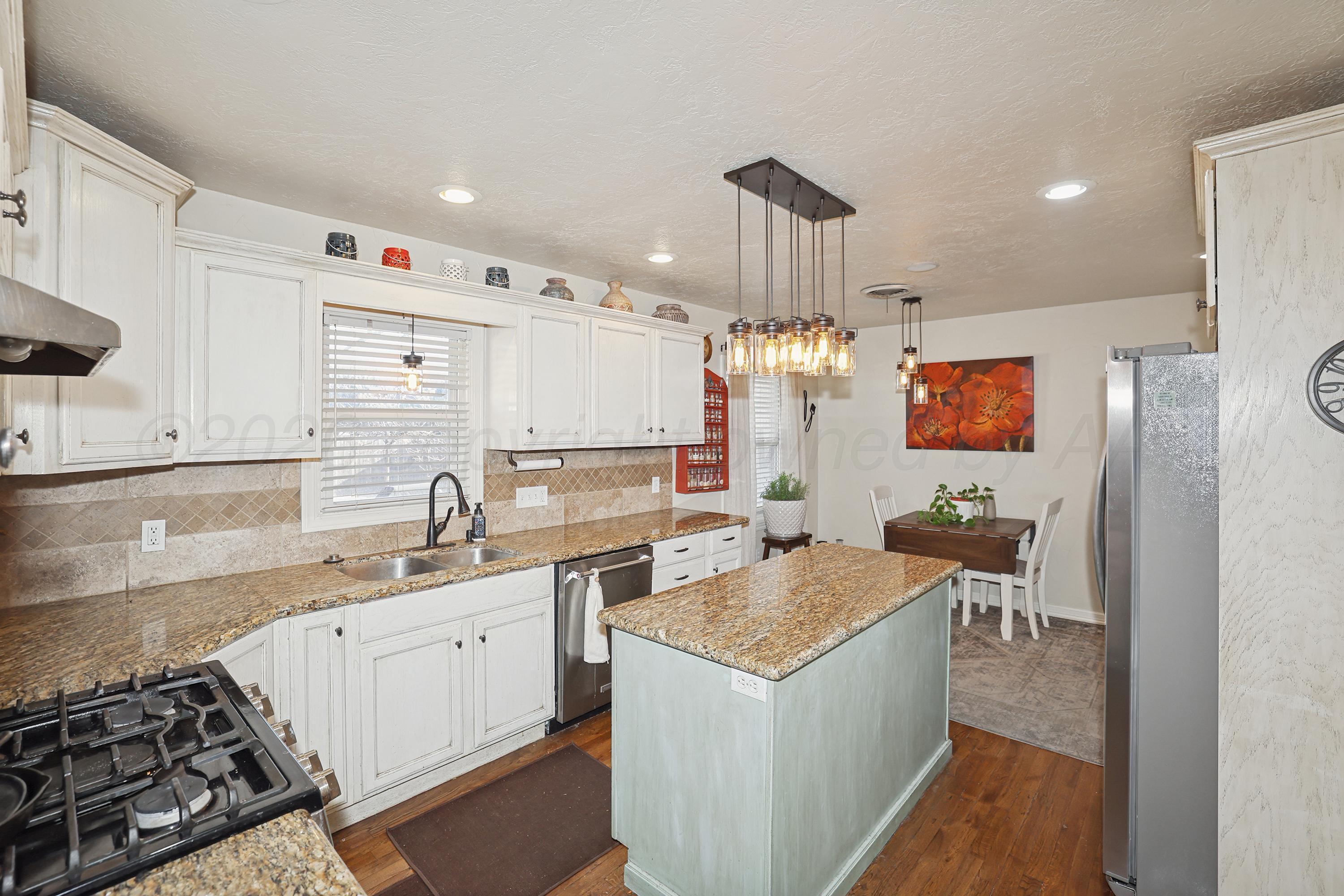 602 North Main Street Stratford, TX 79084 - Photo 12 of 44 12-Kitchen