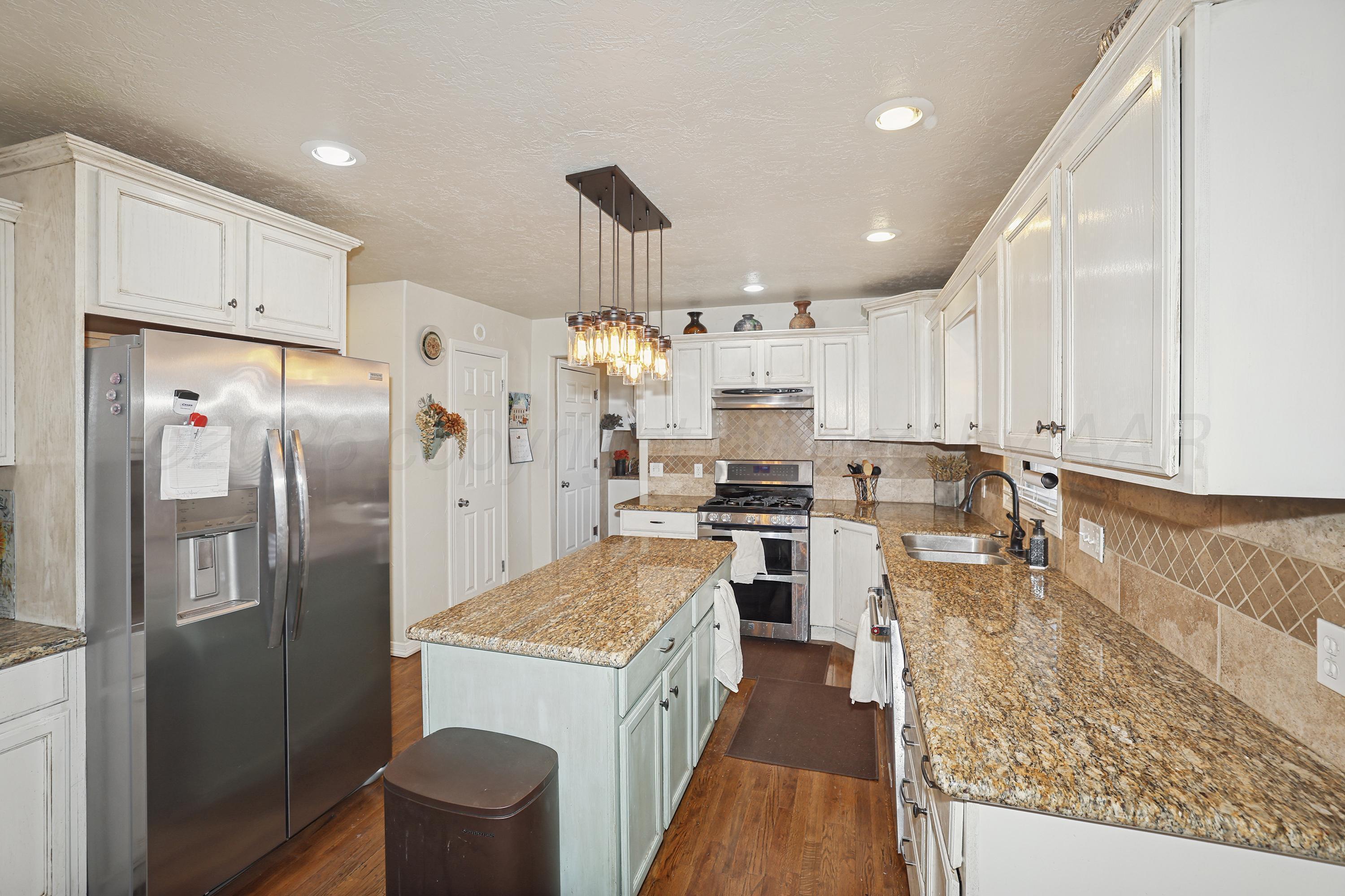 602 North Main Street Stratford, TX 79084 - Photo 13 of 44 13-Kitchen