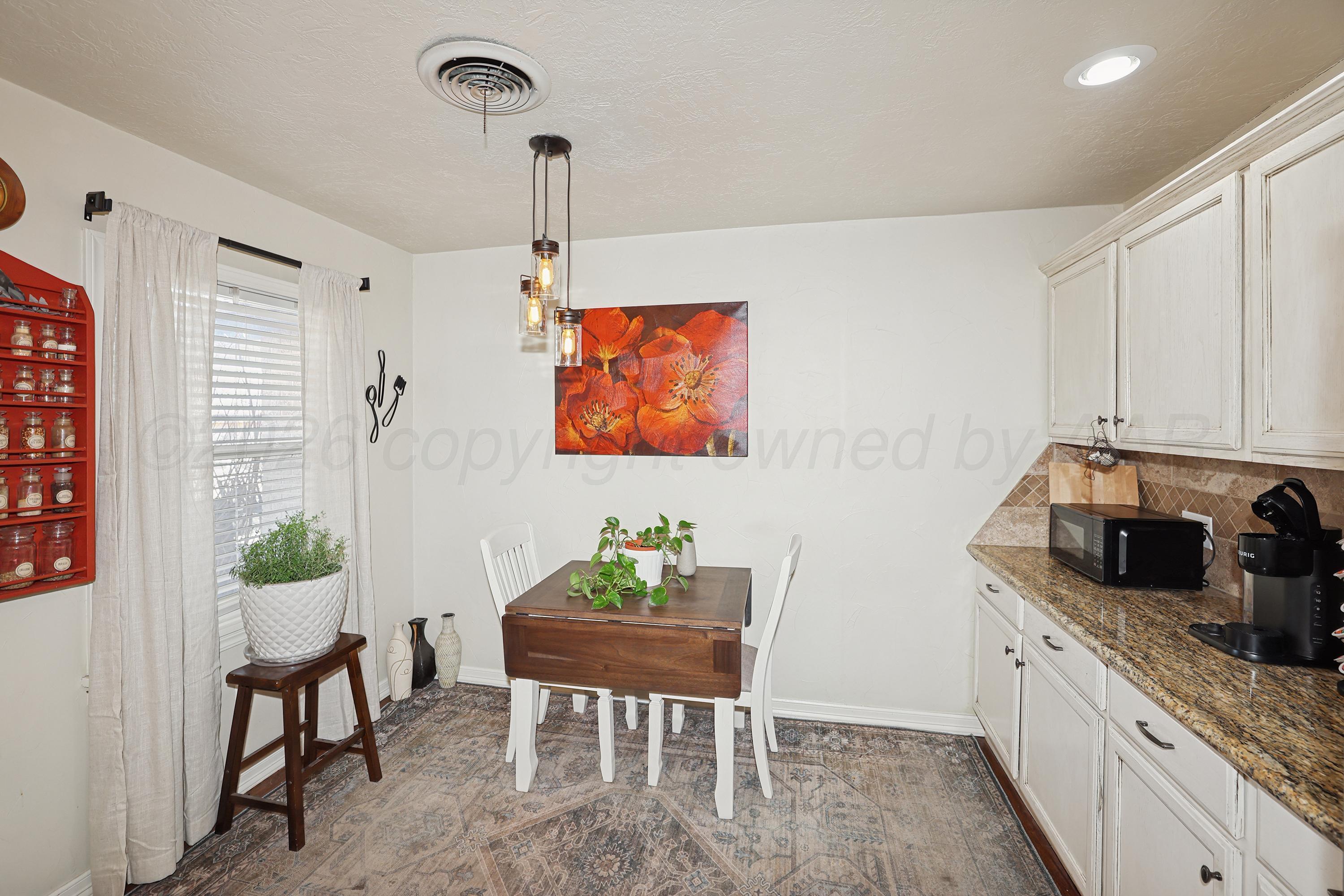 602 North Main Street Stratford, TX 79084 - Photo 16 of 44 16-Breakfast Area