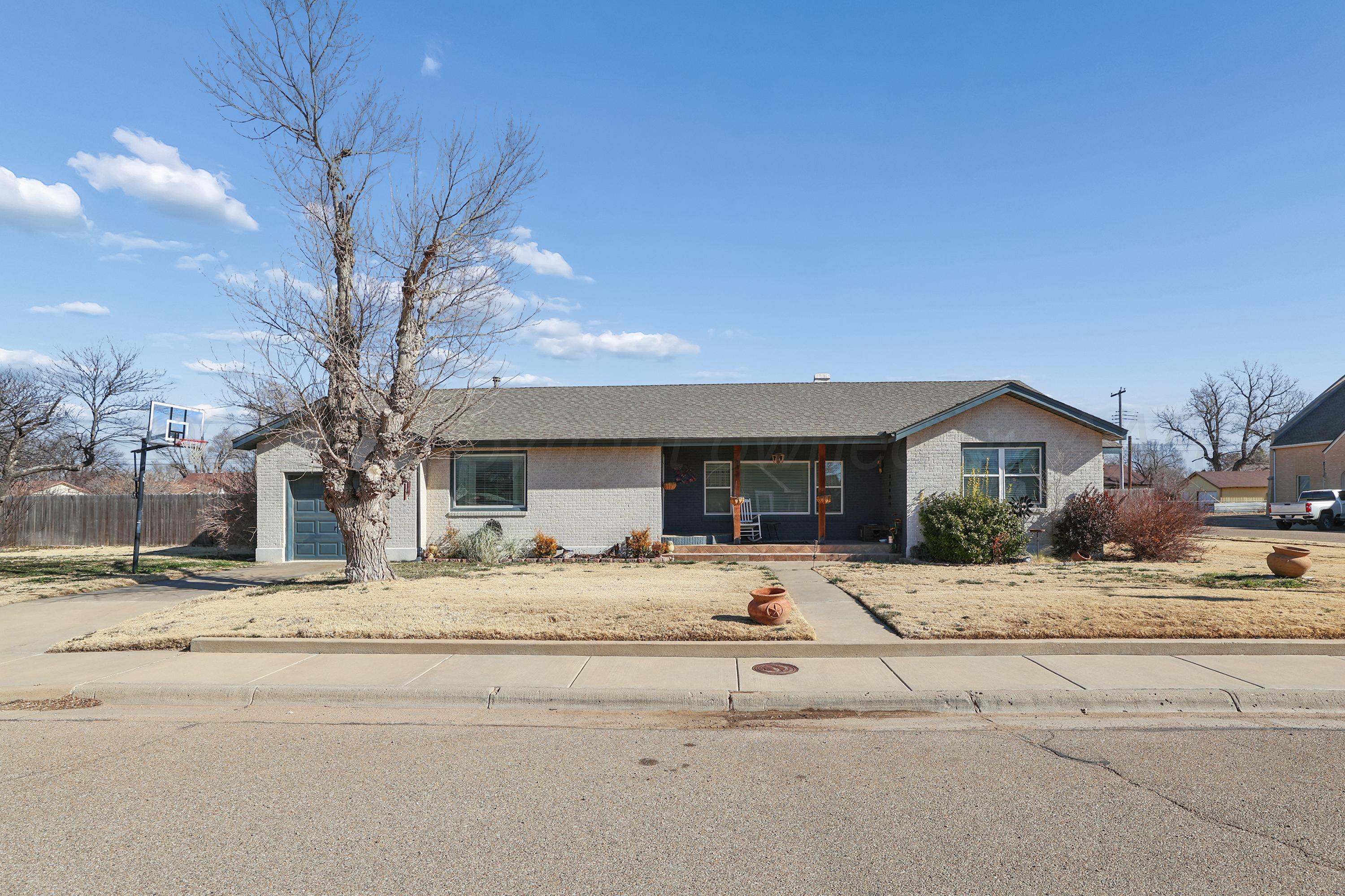 602 North Main Street Stratford, TX 79084 - Photo 2 of 44 2-Front