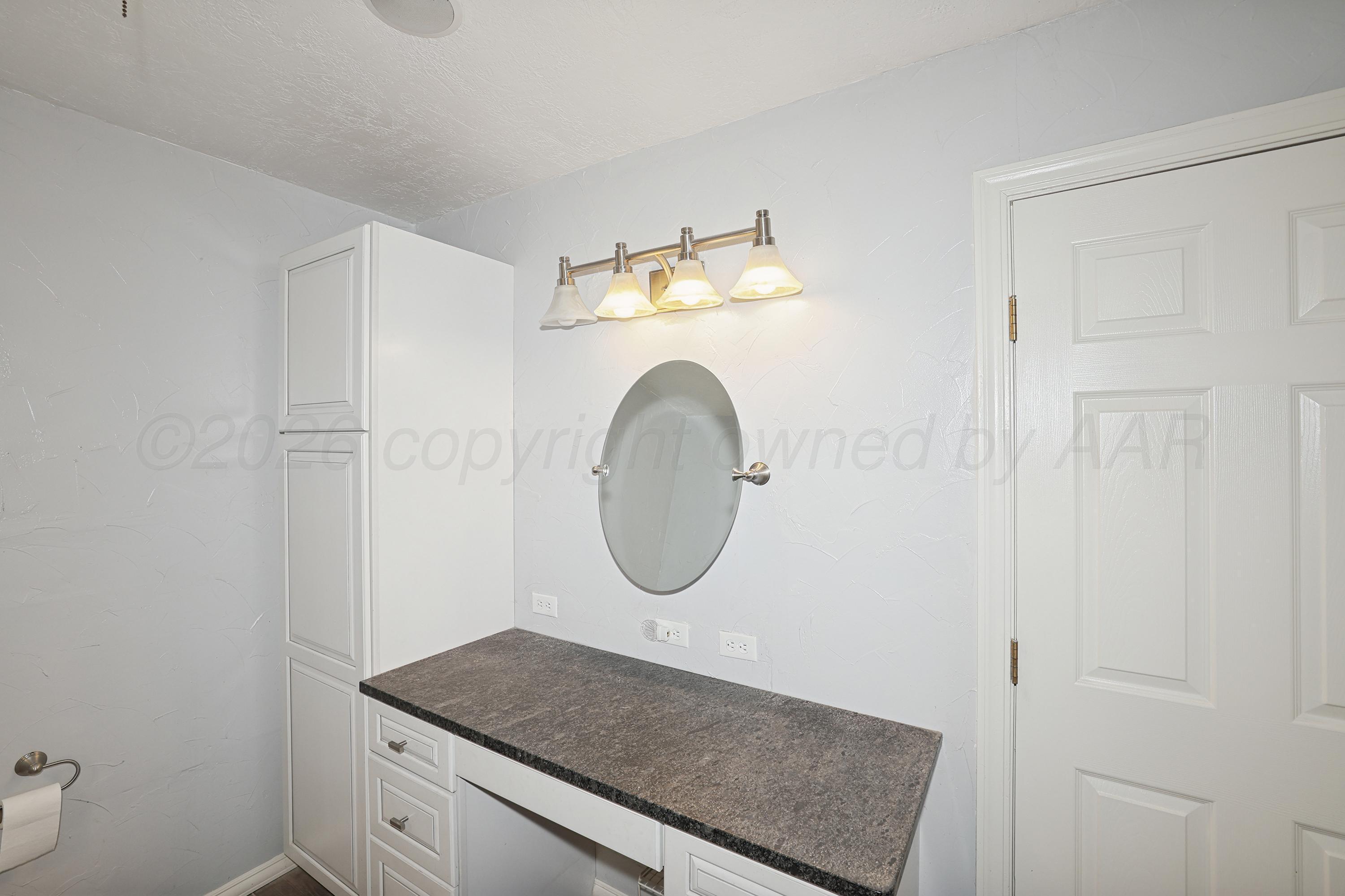 602 North Main Street Stratford, TX 79084 - Photo 23 of 44 23-Primary Bath Vanity