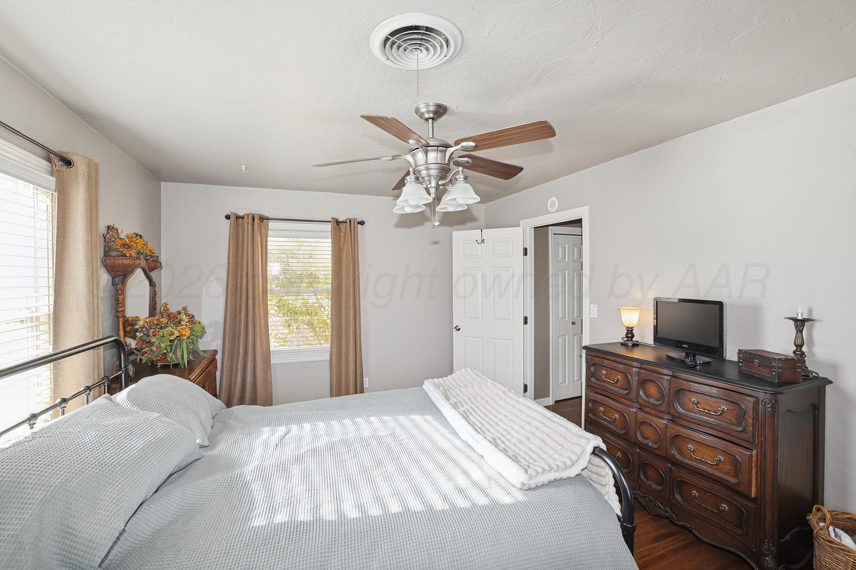 602 North Main Street Stratford, TX 79084 - Photo 26 of 44 26-2nd Bedroom