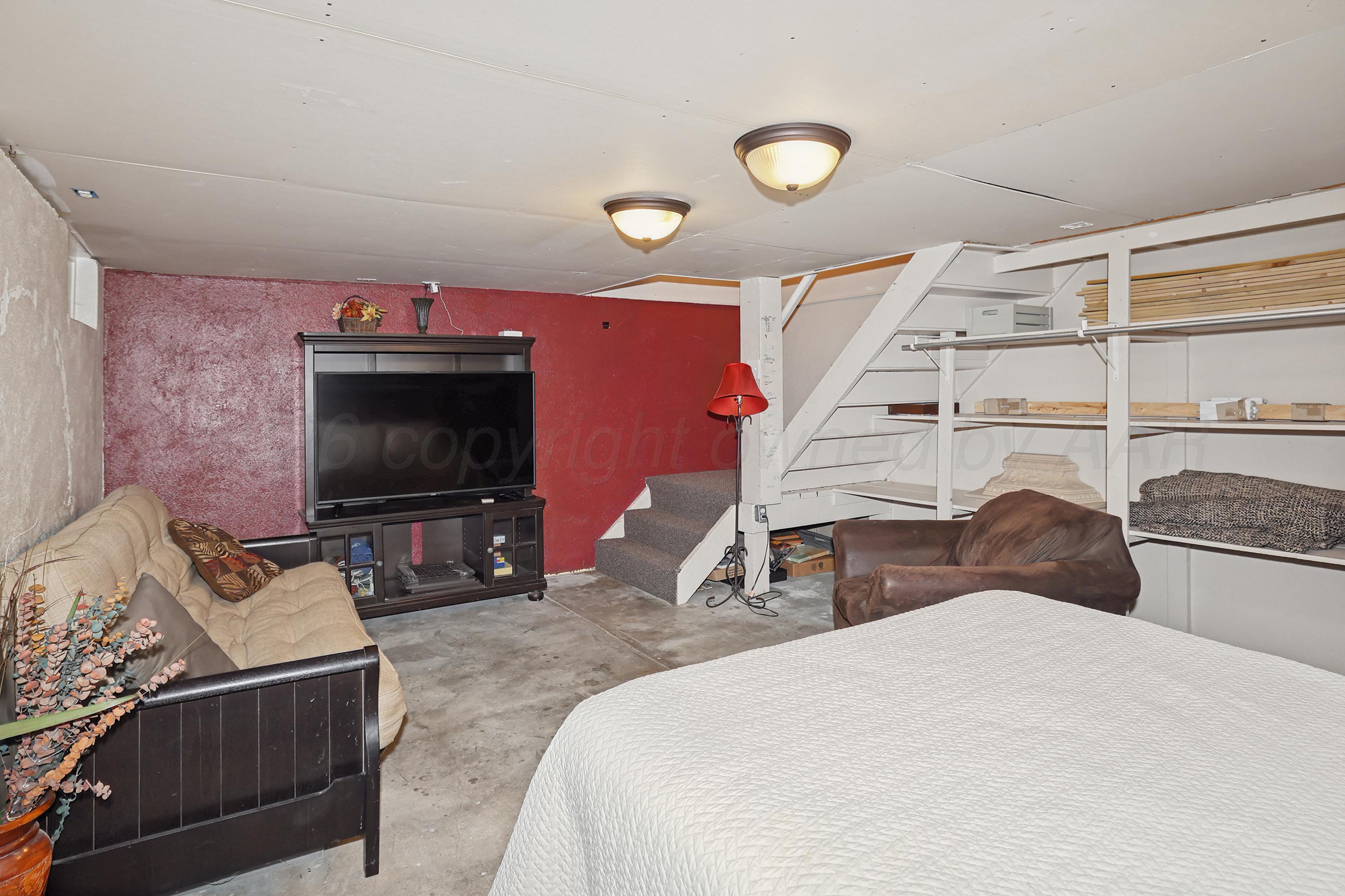 602 North Main Street Stratford, TX 79084 - Photo 31 of 44 31-Basement