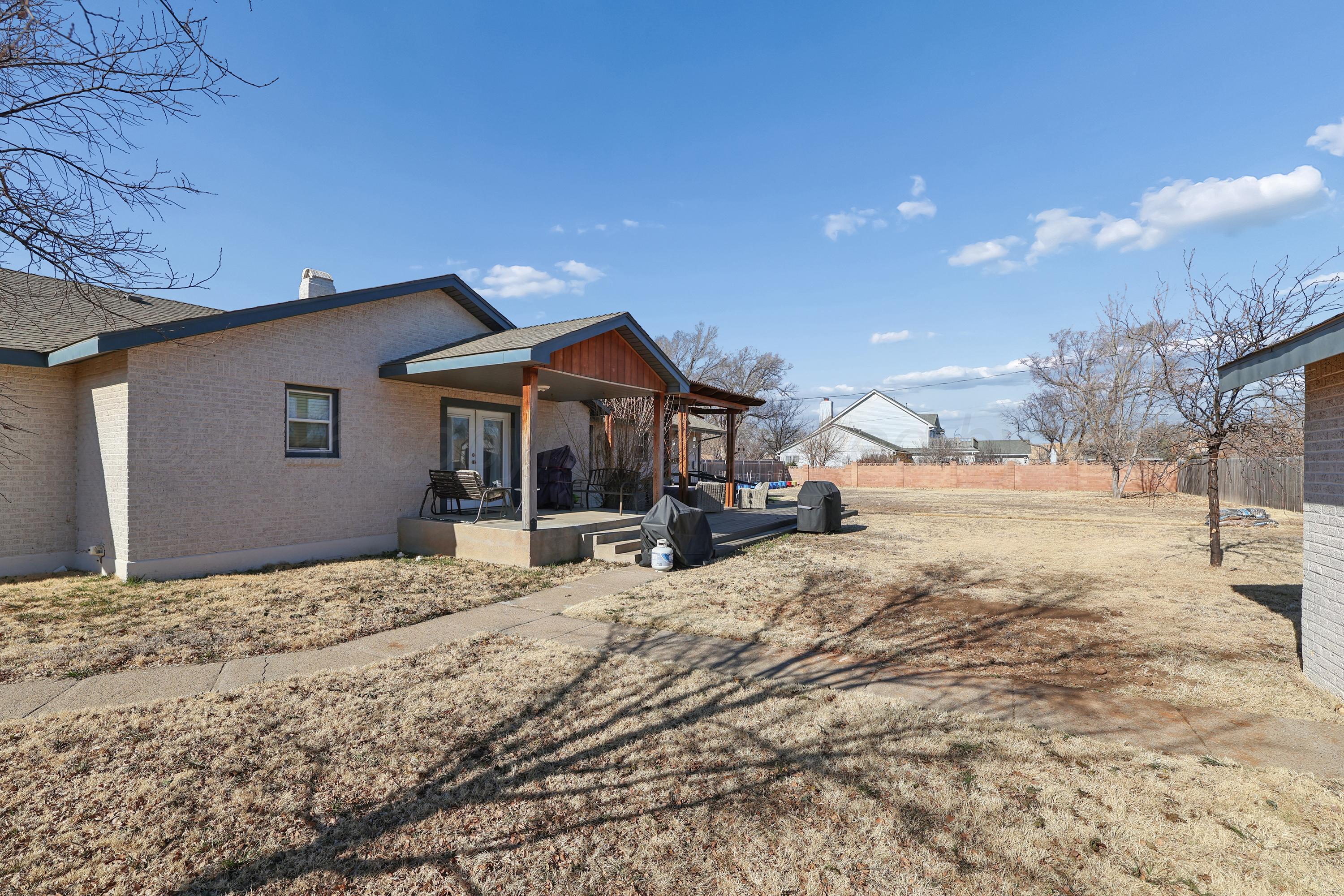 602 North Main Street Stratford, TX 79084 - Photo 37 of 44 37-Backyard