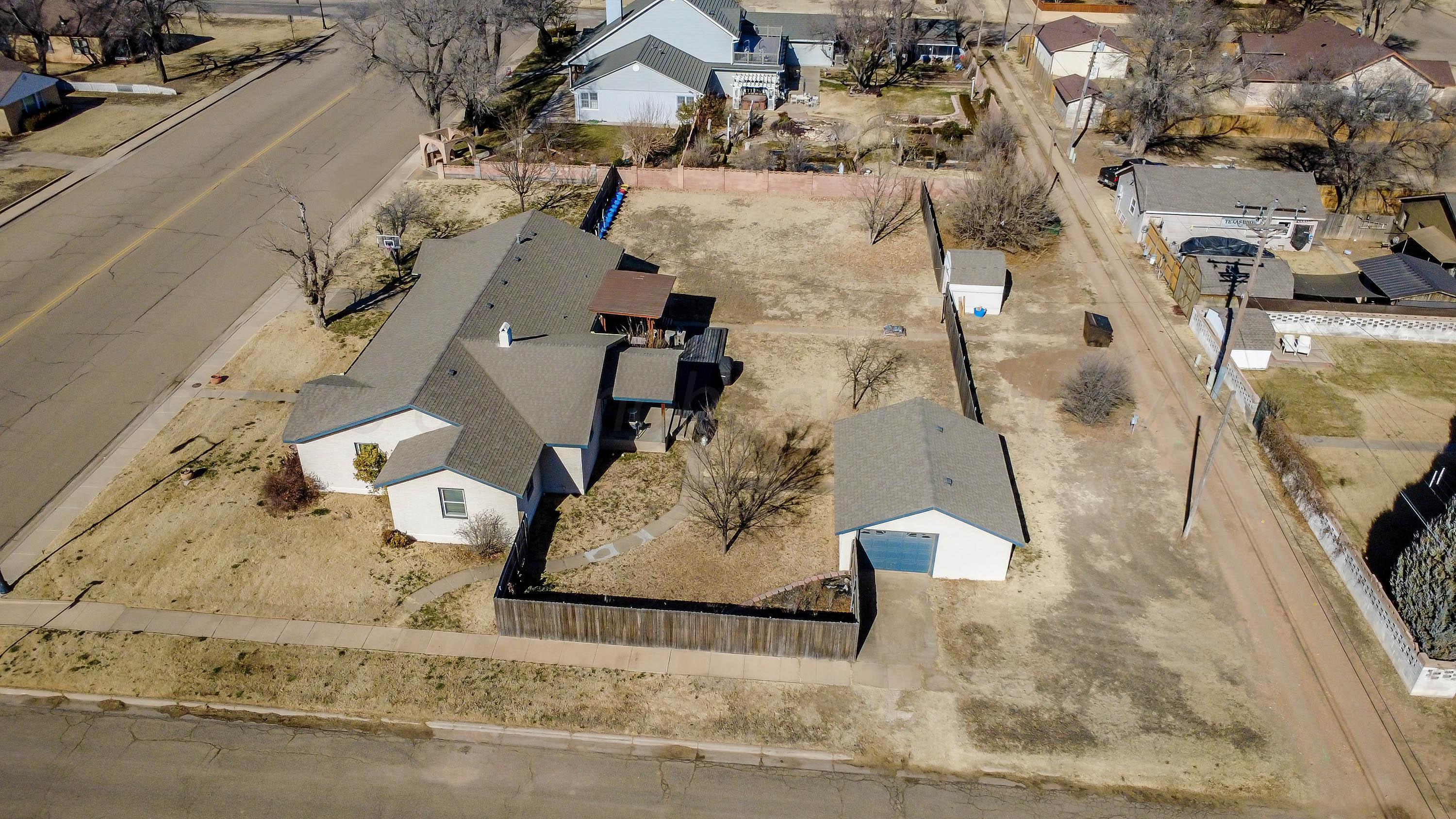 602 North Main Street Stratford, TX 79084 - Photo 42 of 44 42-Drone Side View