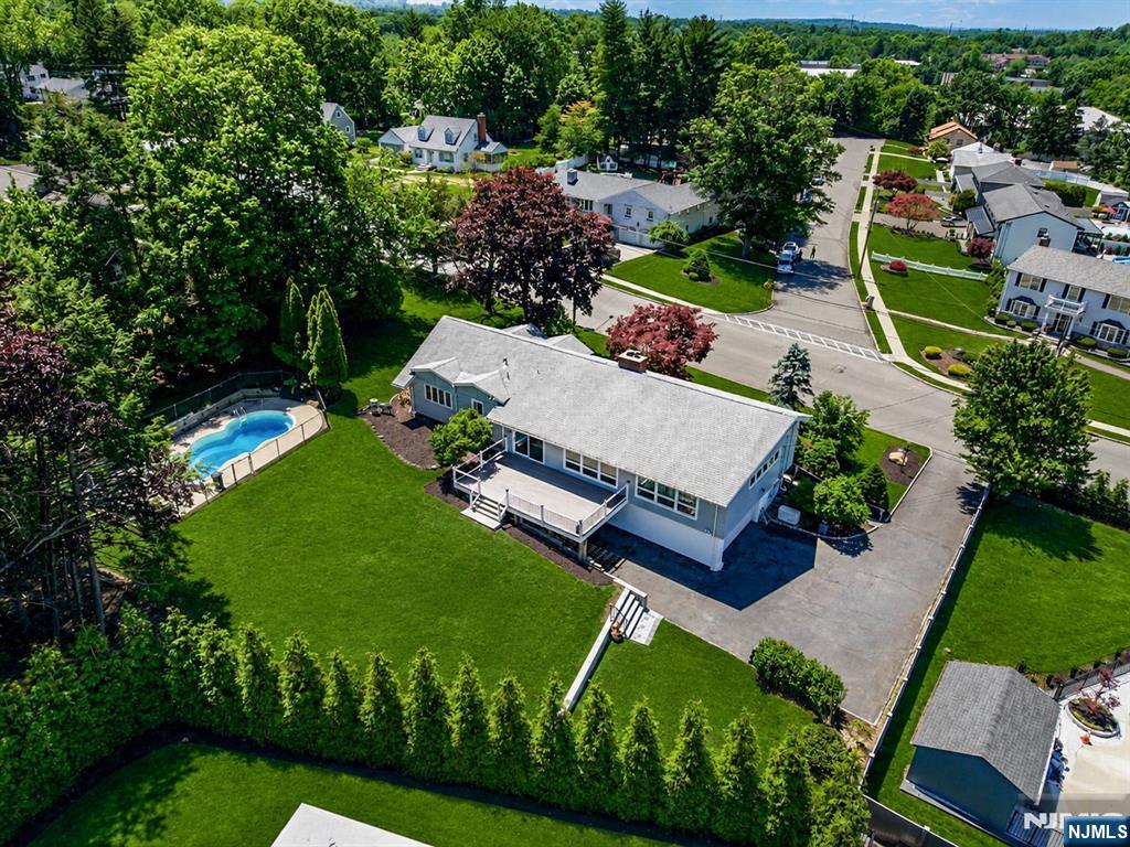 128 Beverly Road Fairfield, NJ 07004 - Photo 15 of 44