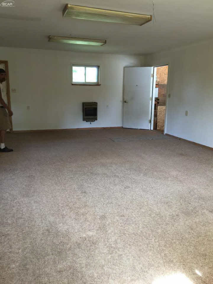 1984 Hadley Road Lapeer, MI 48446 - Photo 4 of 17 21197034-3.JPG