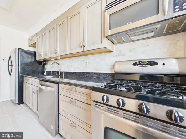 $2,200 | 2601-00 Pennsylvania Avenue, Unit 842, Philadelphia, PA 19130