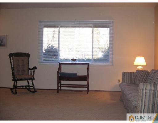 16 Calvin Road Kendall Park, NJ 08824 - Photo 4 of 8 Gallery Image 4