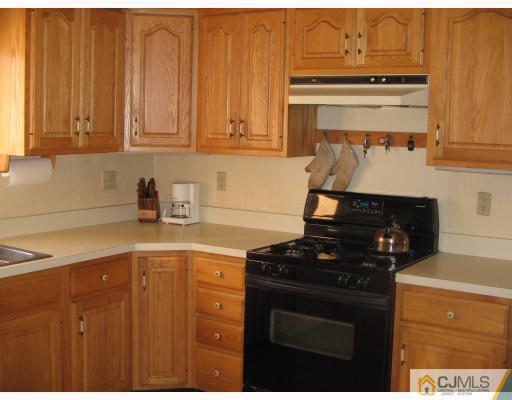 16 Calvin Road Kendall Park, NJ 08824 - Photo 5 of 8 Gallery Image 5