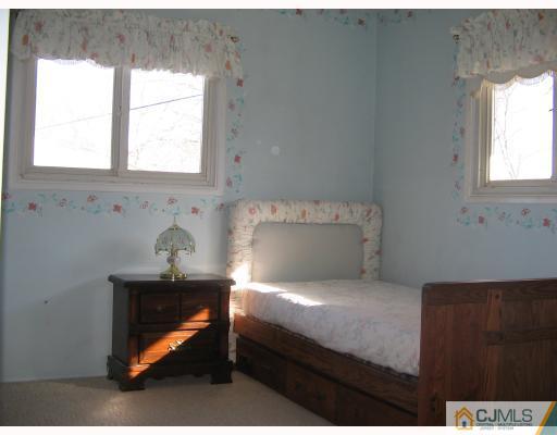 16 Calvin Road Kendall Park, NJ 08824 - Photo 7 of 8 Gallery Image 7