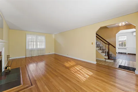 $910,000 | 1 Hoover Road, Yonkers, NY 10710
