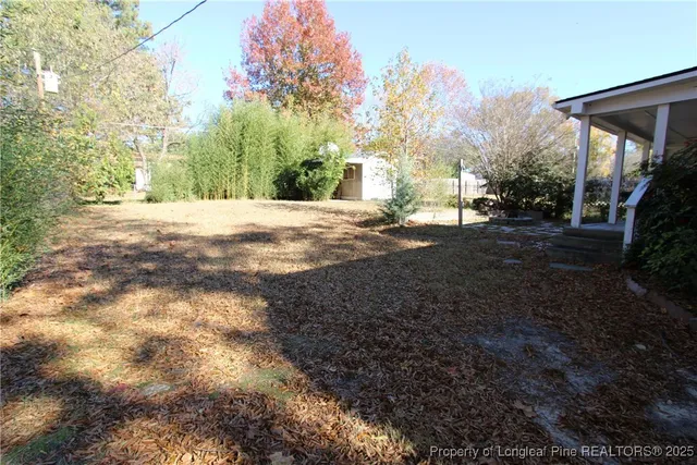 a view of a yard with a house