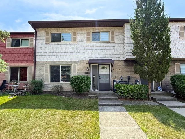 $220,000 | 540 West Lodge Trail, Unit E, Wheeling, IL 60090