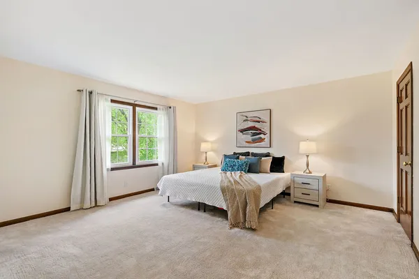$399,000 | 18 Jennifer Lane, DeKalb, IL 60115