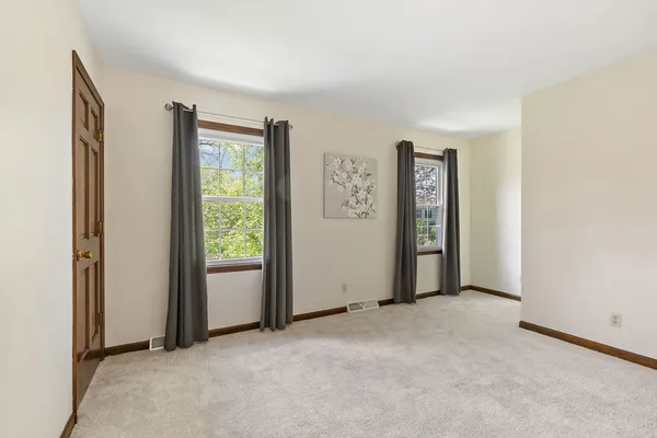 $399,000 | 18 Jennifer Lane, DeKalb, IL 60115