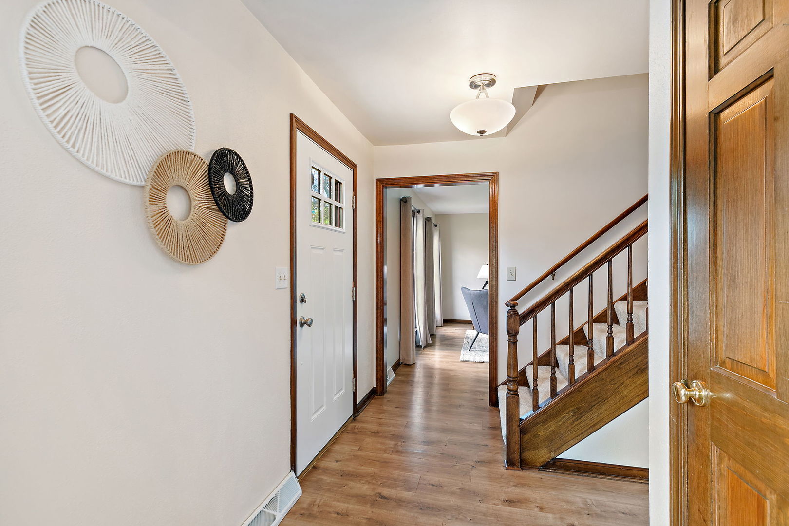 18 Jennifer Lane DeKalb, IL 60115 - Photo 2 of 48 a view of entryway