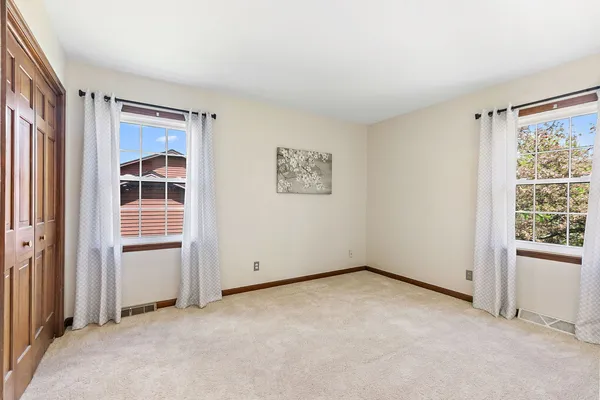 $399,000 | 18 Jennifer Lane, DeKalb, IL 60115