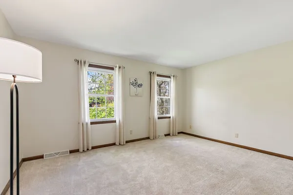 $399,000 | 18 Jennifer Lane, DeKalb, IL 60115