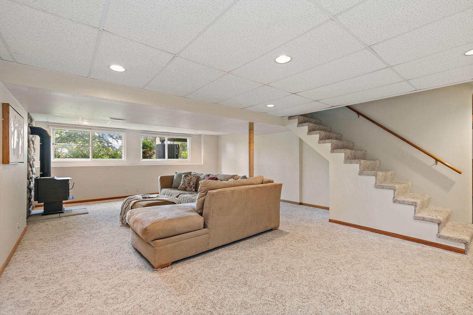 18 Jennifer Lane DeKalb, IL 60115 - Photo 24 of 48 a living room with furniture and a wooden floor