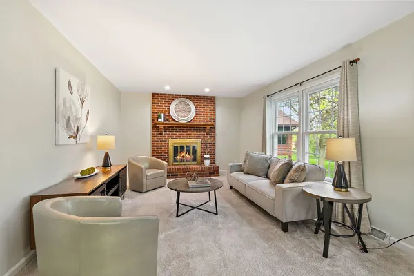 $399,000 | 18 Jennifer Lane, DeKalb, IL 60115