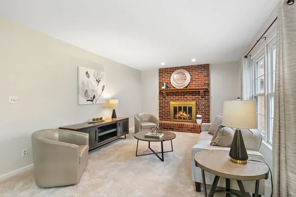 $399,000 | 18 Jennifer Lane, DeKalb, IL 60115