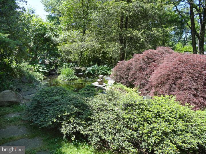 2 River Road Conshohocken, PA 19428 - Photo 16 of 22 Garden