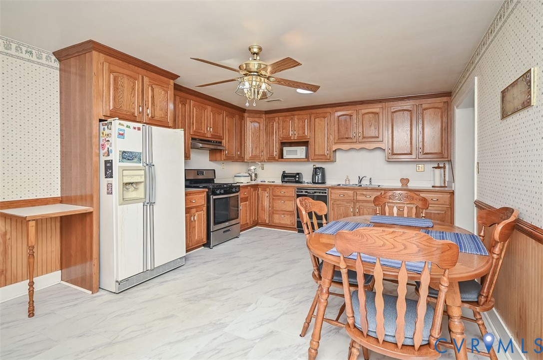620 Three Chopt Road Manakin-Sabot, VA 23103 - Photo 8 of 42 a kitchen with stainless steel appliances granite countertop a refrigerator and a stove top oven