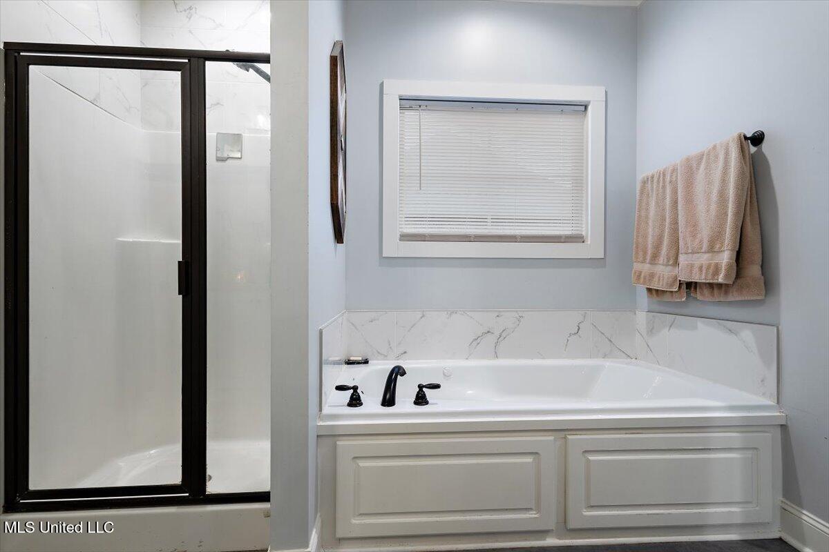 144 Porter Ridge Canton, MS 39046 - Photo 16 of 26 Primary Bathroom Tub & Shower