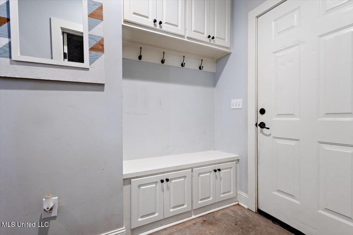 144 Porter Ridge Canton, MS 39046 - Photo 22 of 26 Mudroom Storage