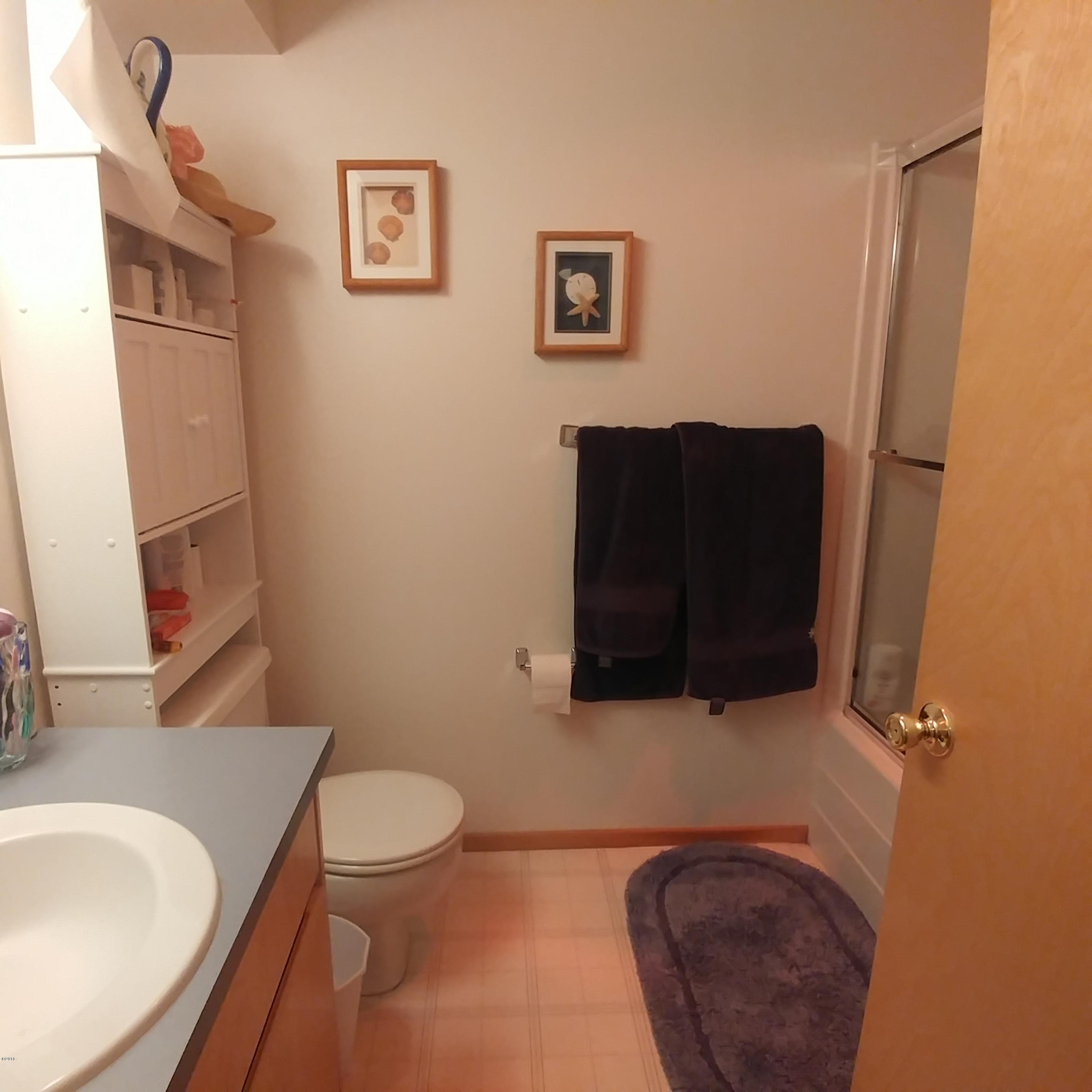 2750 Southwest Coho Street Newport, OR 97366 - Photo 9 of 13 full-bath