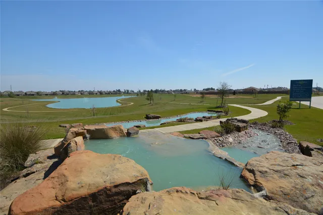 $329,900 | 20811 Crestpoint Drive, Spring, TX 77379