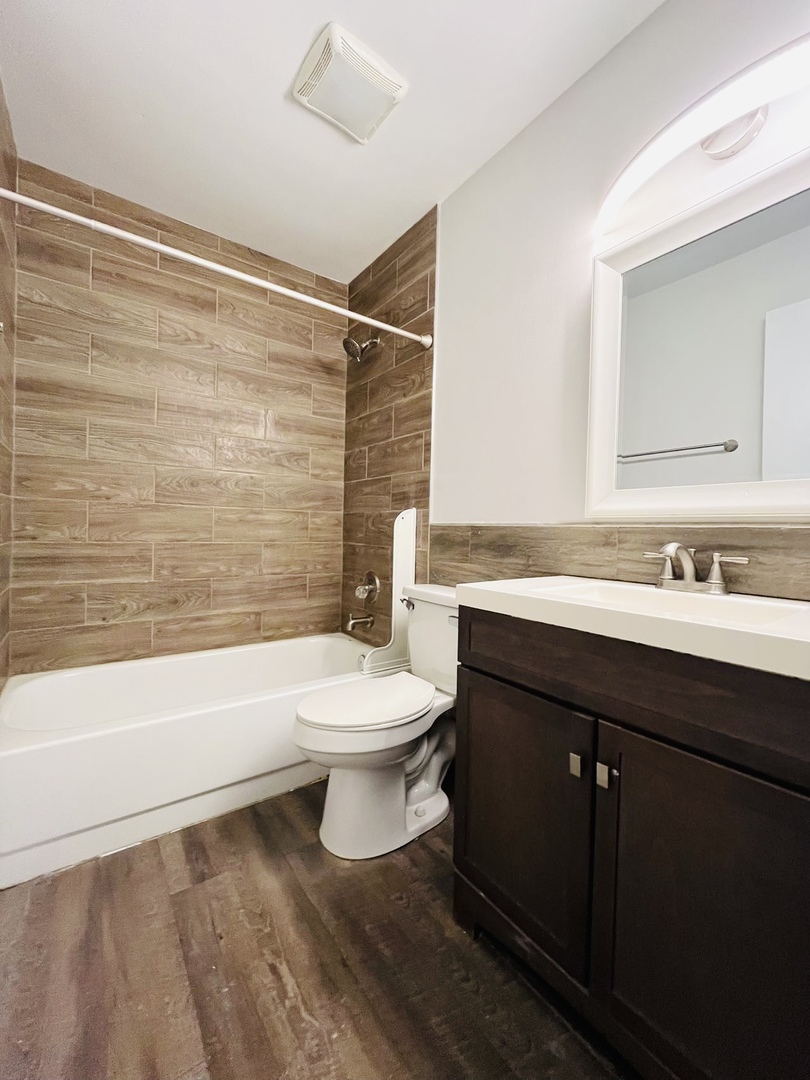 2014 North Rand Road, Unit 108 Palatine, IL 60074 - Photo 15 of 16 a bathroom with a sink a toilet and a bathtub