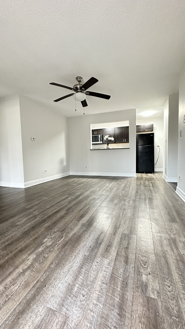 2014 North Rand Road, Unit 108 Palatine, IL 60074 - Photo 8 of 16 a view of a livingroom with a flat screen tv