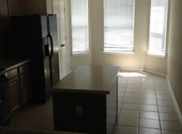 $2,400 | 811 Shadow Creek Boulevard, Buda, TX 78610