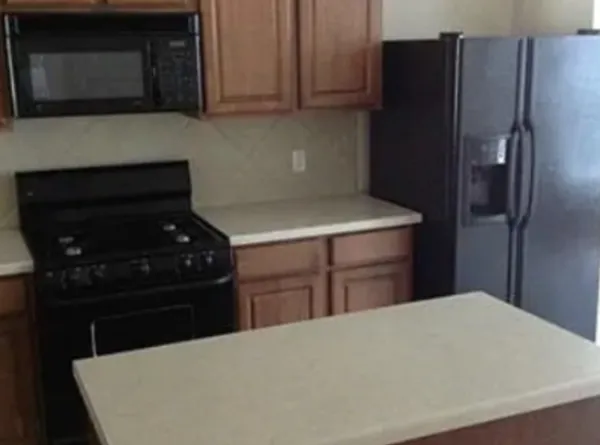 $2,400 | 811 Shadow Creek Boulevard, Buda, TX 78610