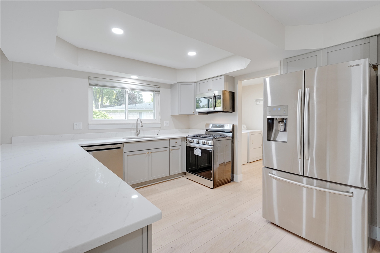 5806 Wedgewood Road Canton, MI 48187 - Photo 12 of 51