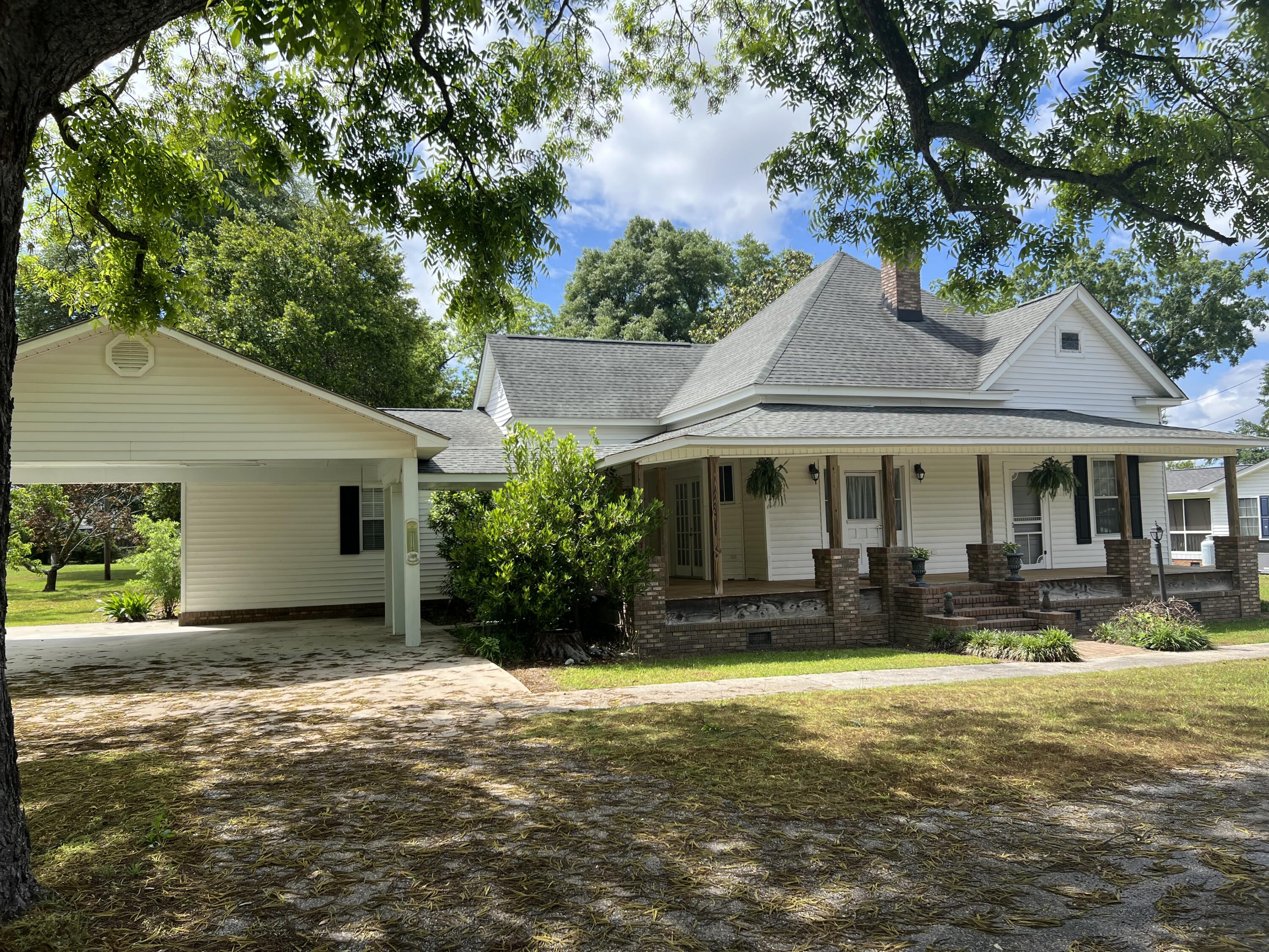 611 Aiken Street Springfield, SC 29146 - Photo 2 of 22 a front view of a house with garden