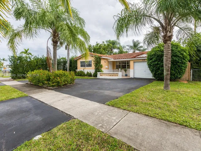 $4,800 | 5524 Garfield Street, Hollywood, FL 33021