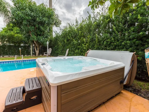 $4,800 | 5524 Garfield Street, Hollywood, FL 33021